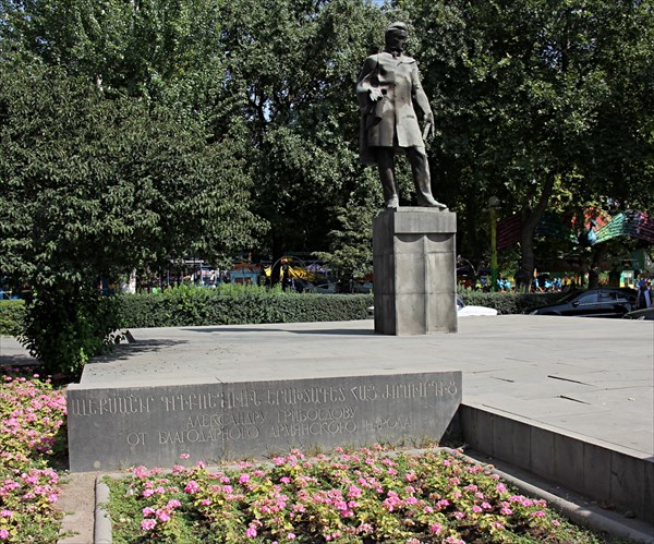 124-Памятник Грибоедову